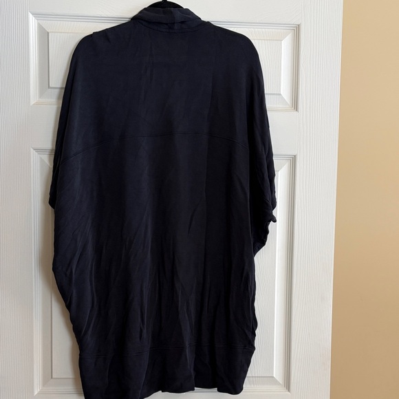 Women’s Athleta Yoga Wrap - Picture 2 of 3